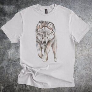 Wolf Graphic Shirt Realistic Running Wolf Detailed Animal Art Tshirt Light gray